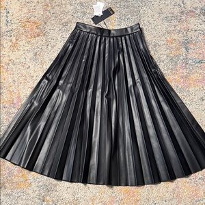 NWT Truth Black Faux Leather Pleated Skirt 2-4